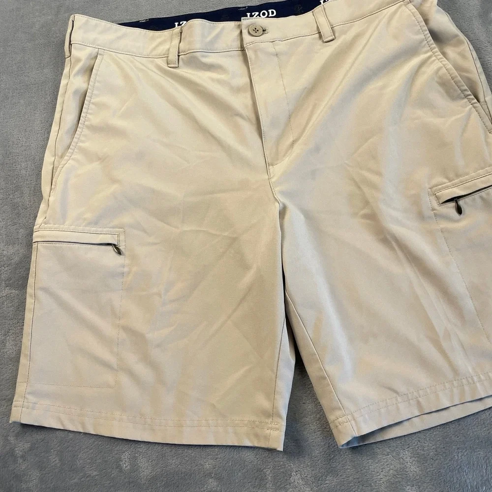Izod Golf Men's Tan Khaki Performance Cargo Shorts Size 38 Stretch Wicking